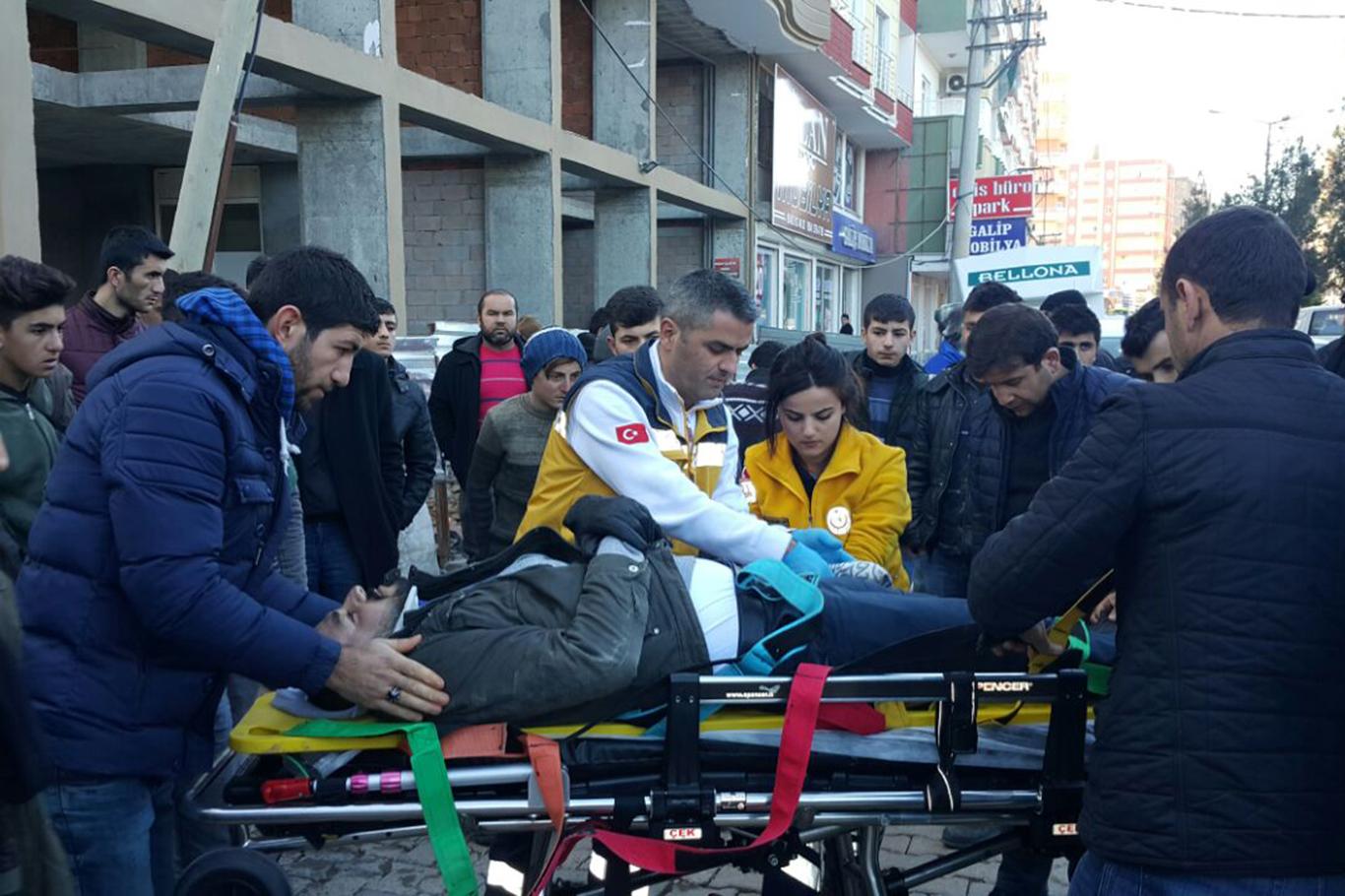 Öğrenci servisi ile motosiklet çarpıştı: Bir yaralı Öğrenci servisi ile motosiklet çarpıştı: Bir yaralı